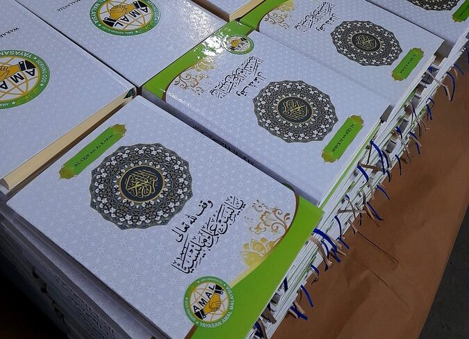 ilustrasi beli alquran untuk wakaf di masjid