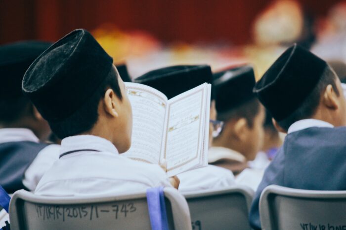manfaat membaca alquran ilustrasi