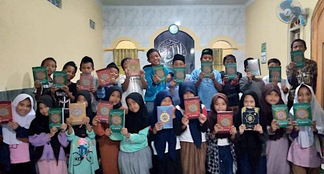wakaf alquran untuk sekolah dan pesantren